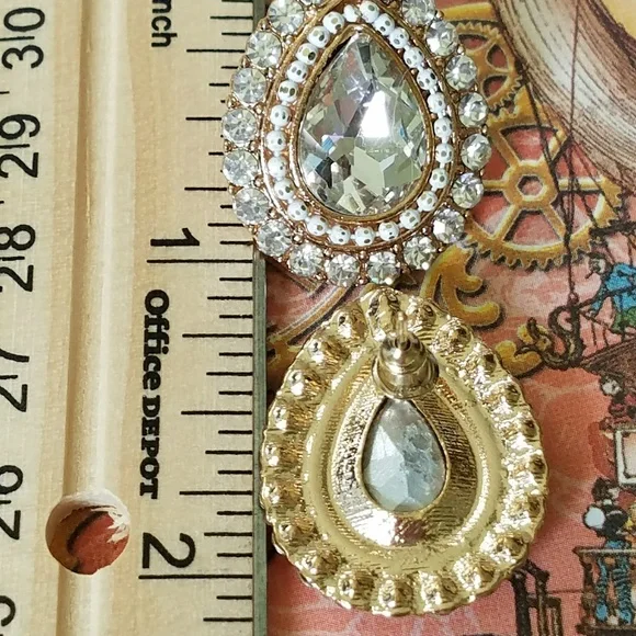 Clear and white crystal and bead teardrop earrings - Picture 2 of 3